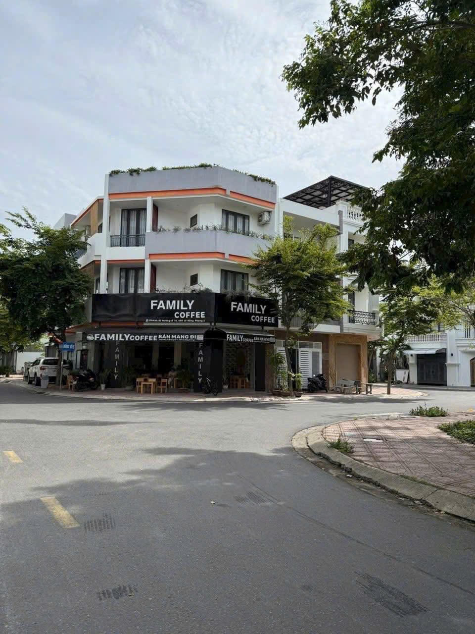 Bán nhà góc 2 mặt tiền đối diện công viên KĐT Hà Quang 2