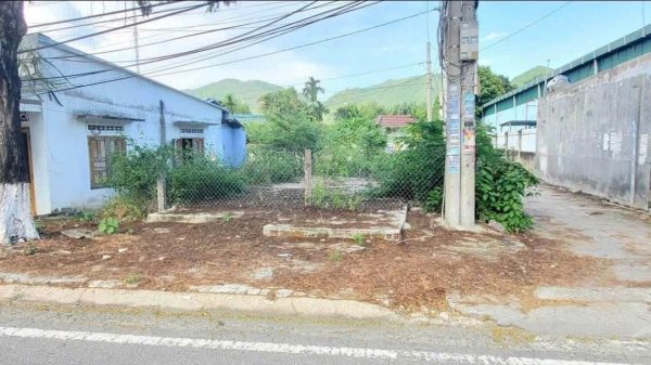 Cần bán lô đất góc 3 mặt tiền Nguyễn Tất Thành – Nha Trang