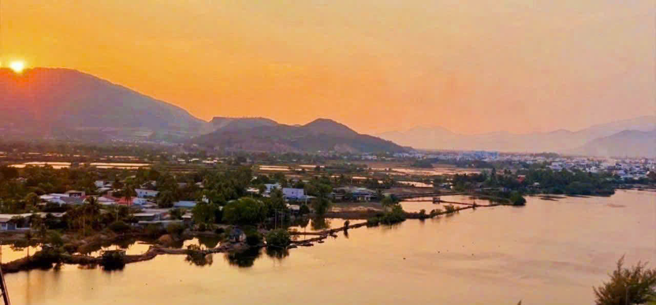 HIẾM - Bán CĂN HỘ VIEW TRỰC DIỆN SÔNG TOÀ CT1 RIVERSIDE LUXURY